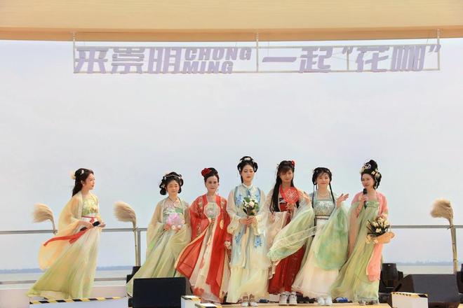 ：白天看花神出画夜晚见铁花星雨麻将胡了游戏崇明堡镇江堤有约